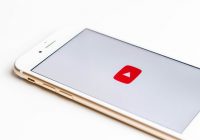 Phone showing red video play button on its screen